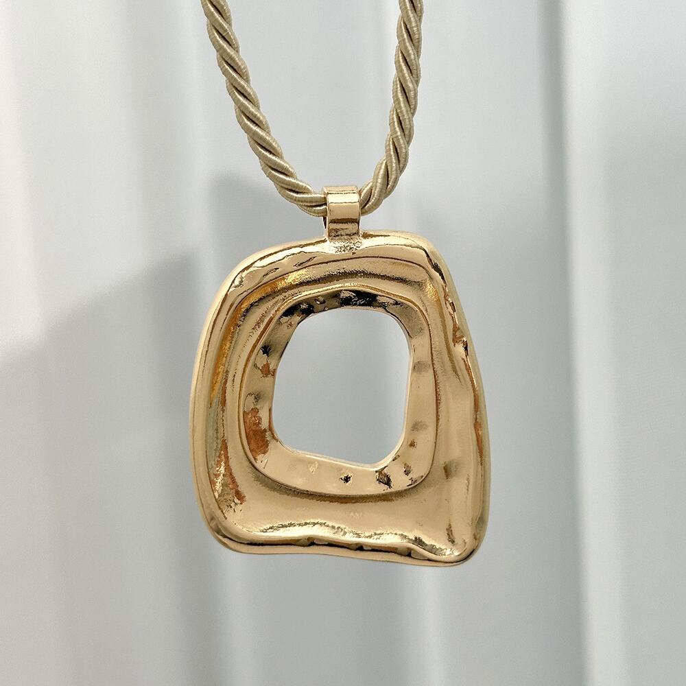 Chic Irregular Square Statement Gold Necklace - Rope Chain - Picture 4 of 8